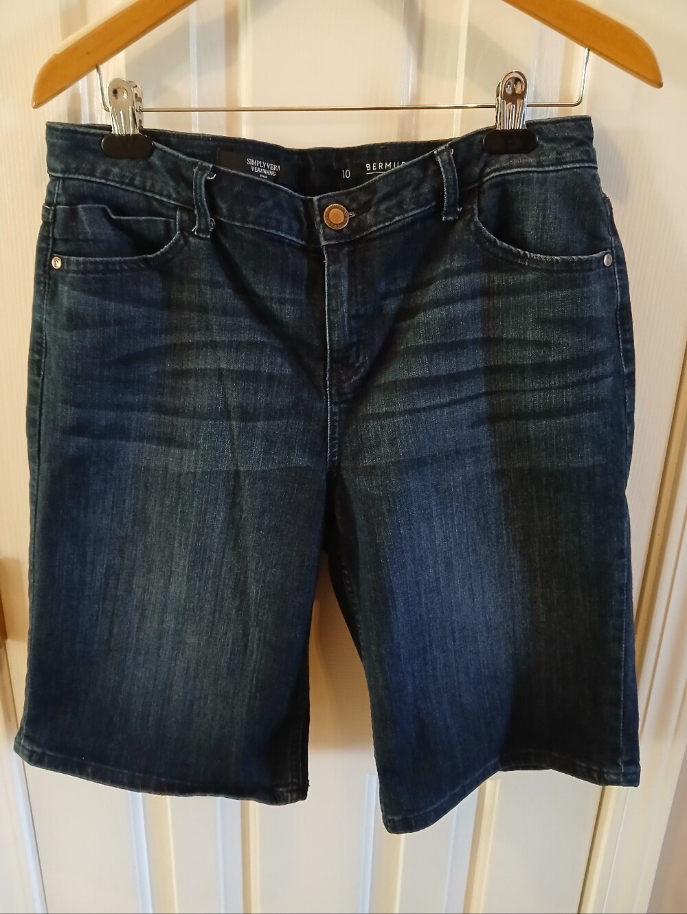 SIMPLY VERA WANG Dark Blue Denim Bermuda Shorts, Mid Rise Size 10